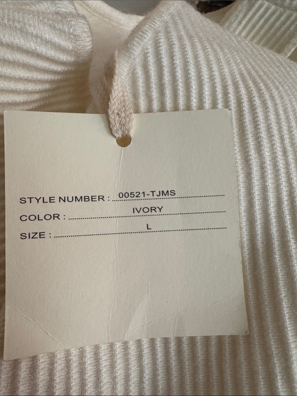 Marled Ivory Ribbed V-Neck Tank - Picture 4 of 5